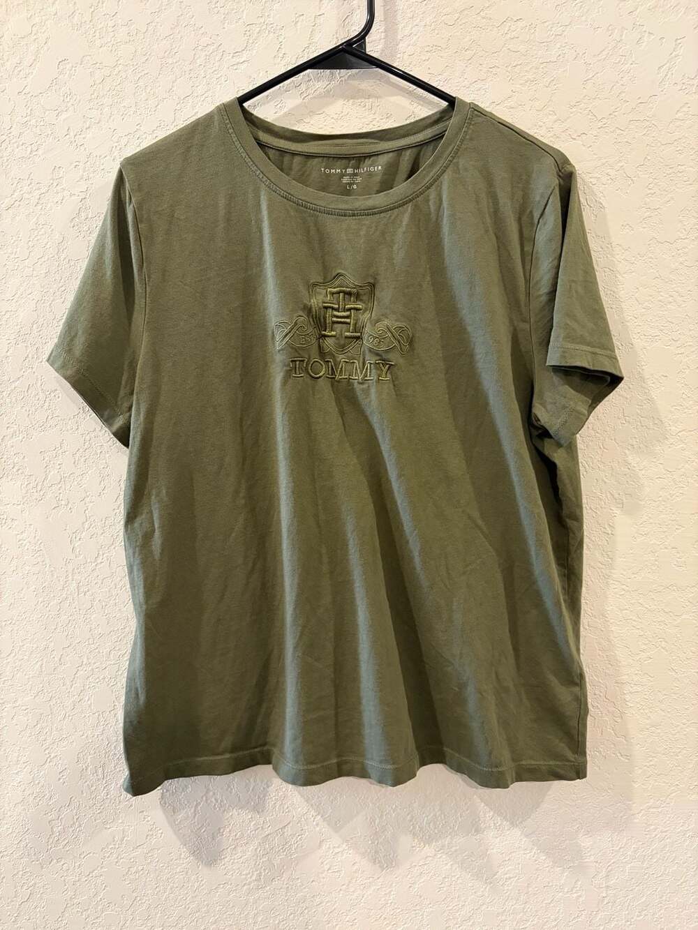 Tommy Hilfiger Est. 1985 Crest Logo Embroidered Graphic T-Shirt Olive Green